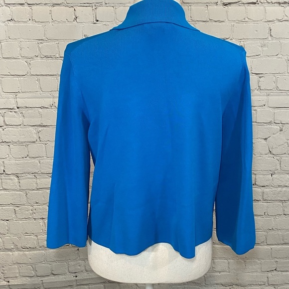 KENAR Cropped 3/4 Sleeve Collared Top Blue-Large - Picture 3 of 3